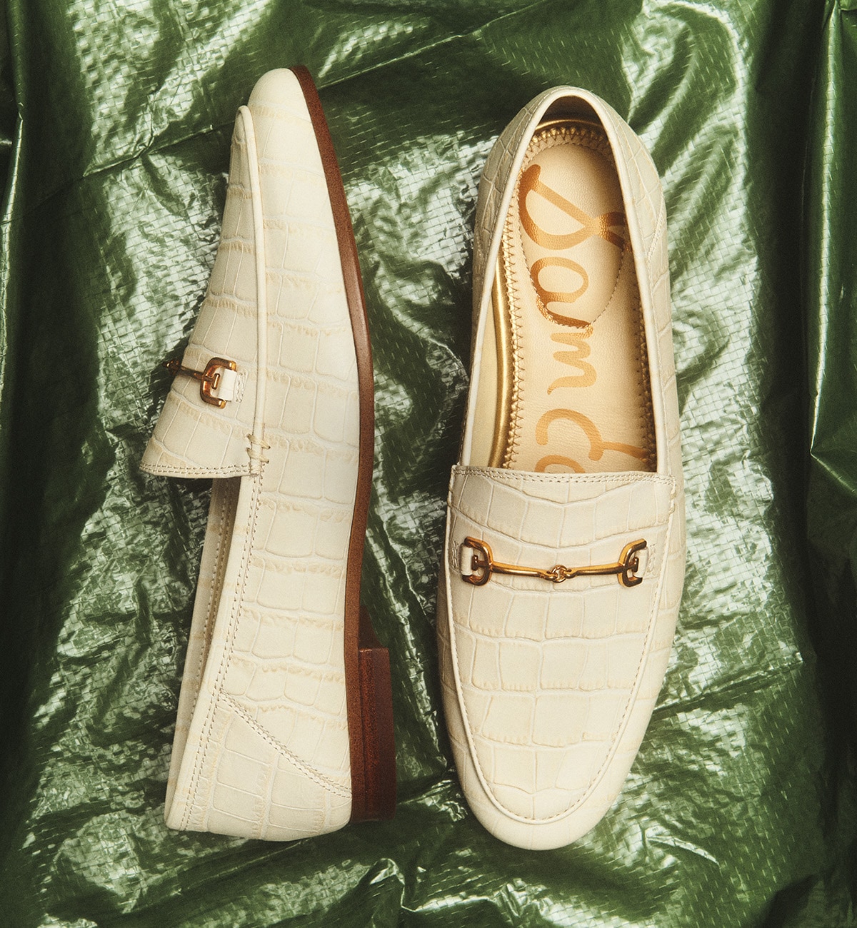 flats featuring loraine