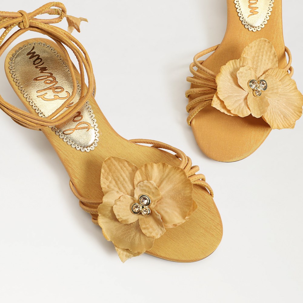 Carla Lace Up Kitten Heel - Detail