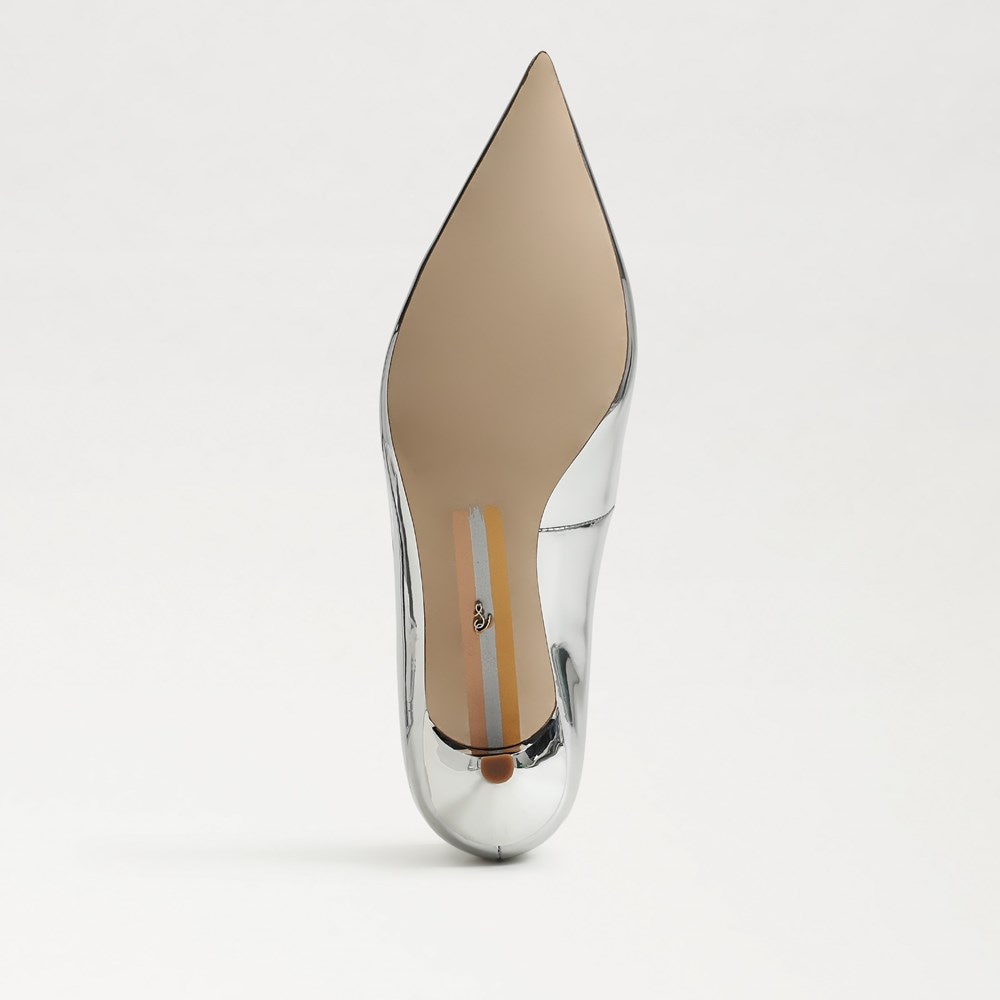 Kaya Pointed Toe Kitten Heel Pump - Bottom