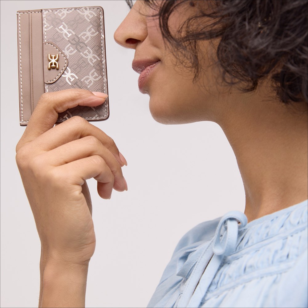 Harper Monogram Cardcase - LifeStyle2