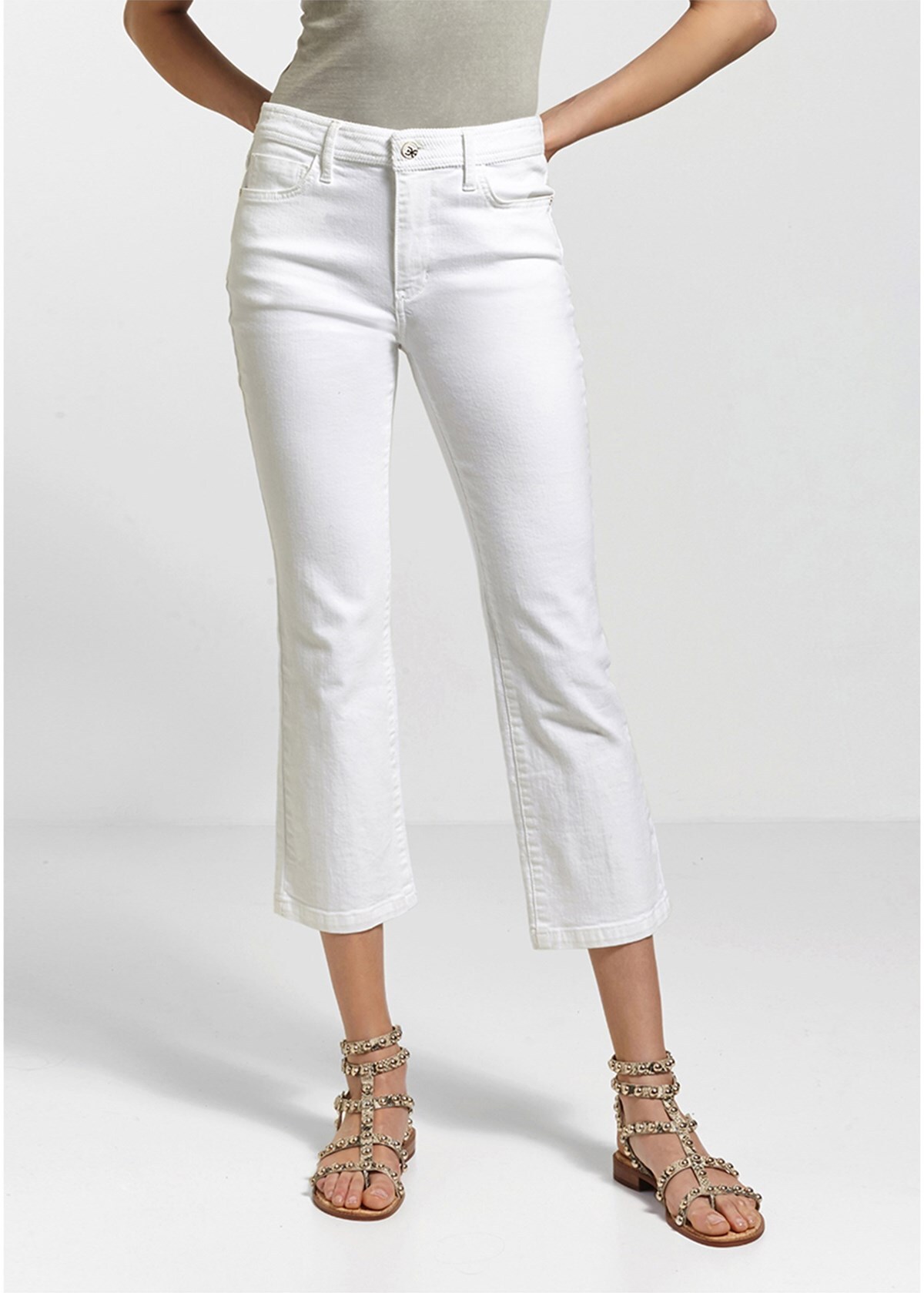 boot cut cropped jeans