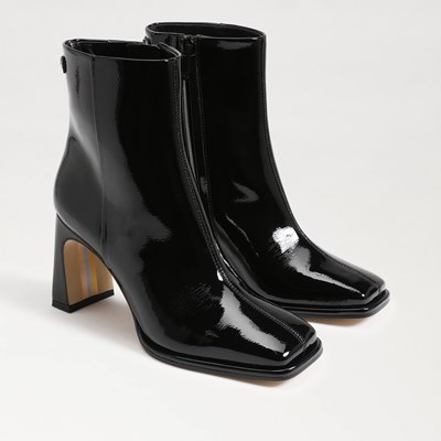 heel black boots